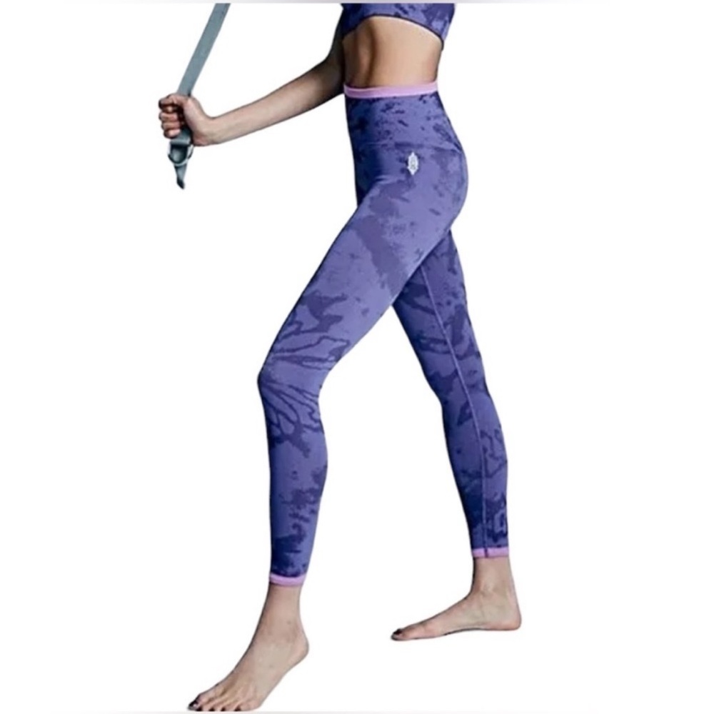 NWOT FPM THINK TWICE SPORTS BRA & LEGGINGS IN NIGHTINGALE - Picture 8 of 8